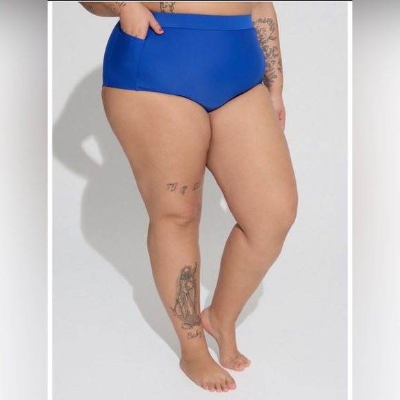 Torrid Wireless Racerback Tankini & Ultra High-Rise Swim Bottom set - Picture 9 of 11